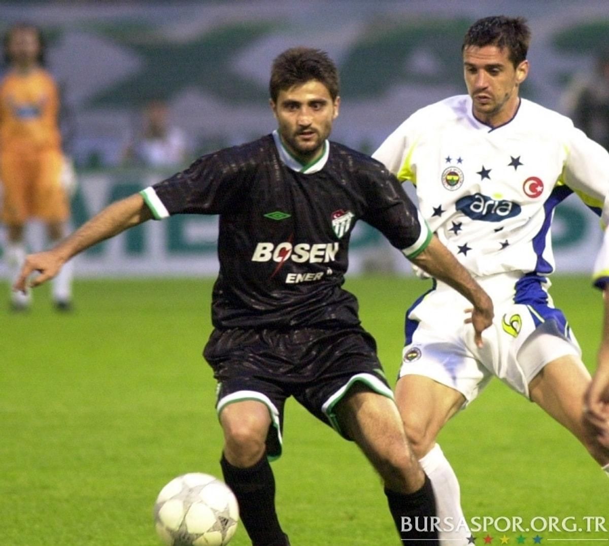 Dünya futbol tarihine geçen transfer skandalı Türkiye’de yaşandı! Kulüp yetkilileri sahte para dolu çantayı verip, sözleşmeyi alıp kaçtı! Bu kadarına da pes… 8