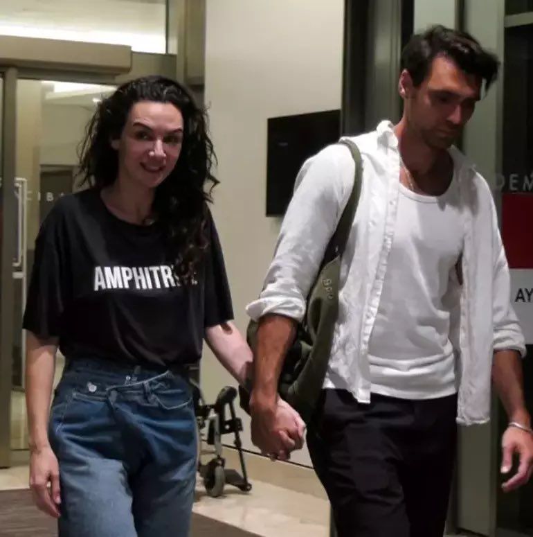 Birce Akalay, sette düşerek hastaneye kaldırıldı! Yardımına sevgilisi Hakan Kurtaş koştu 2