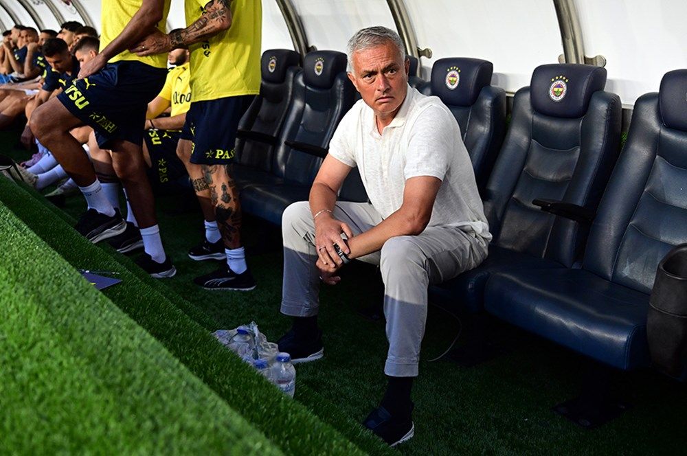 Jose Mourinho'dan şok karar! 9 futbolcunun üzerini çizdi, yönetime bunları gönderin dedi! Cengiz Ünder dahil tüm isimlerin bileti kesin olarak kesildi 1