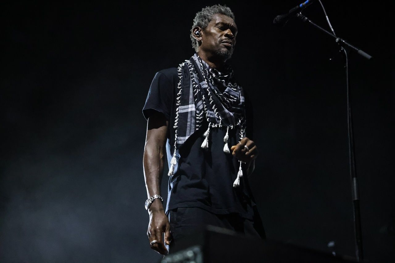 İngiliz müzik grubu Massive Attack, İstanbul'da konser verdi! Sahneye Filistin kefiyesi takarak çıktı 1