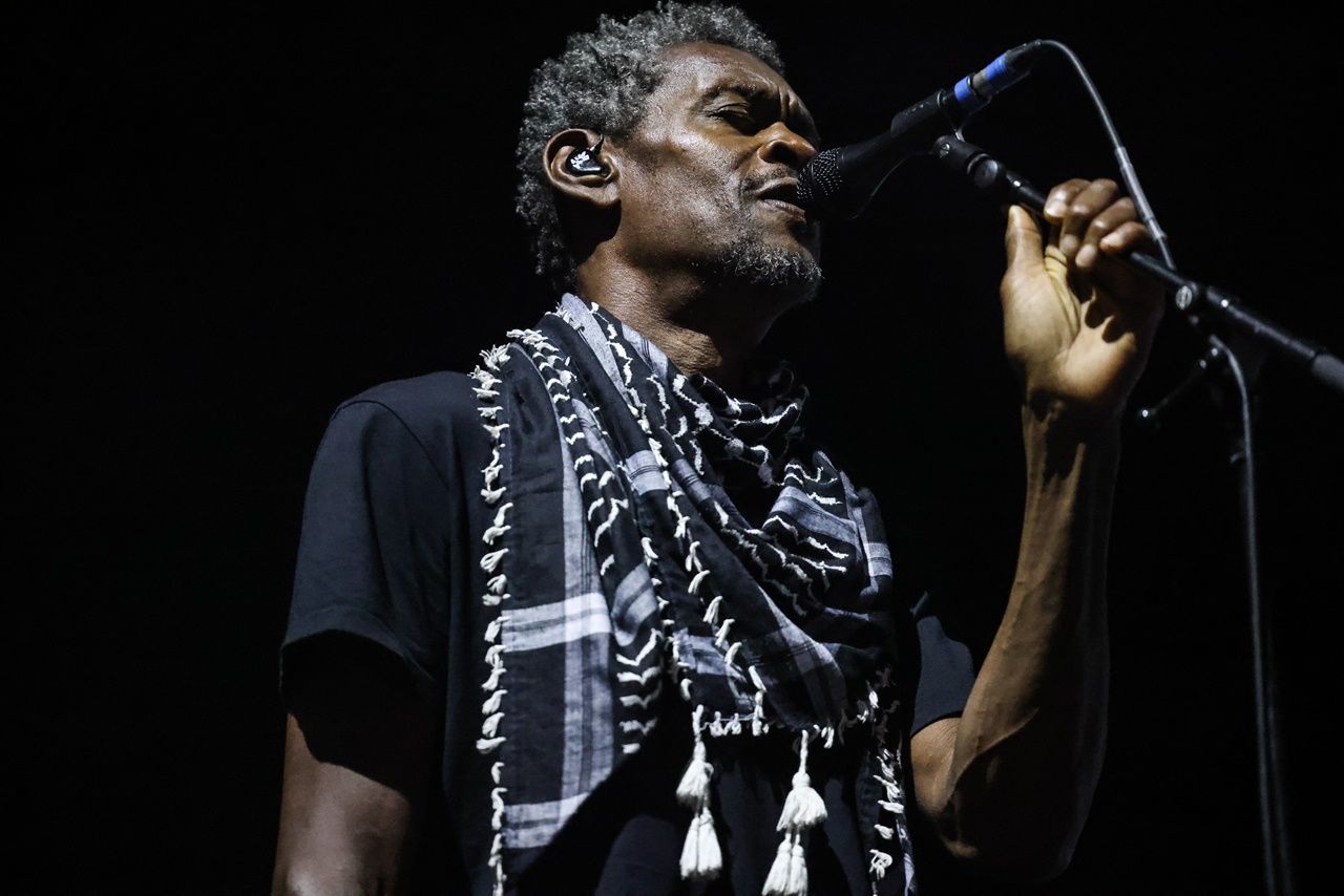 İngiliz müzik grubu Massive Attack, İstanbul'da konser verdi! Sahneye Filistin kefiyesi takarak çıktı 5