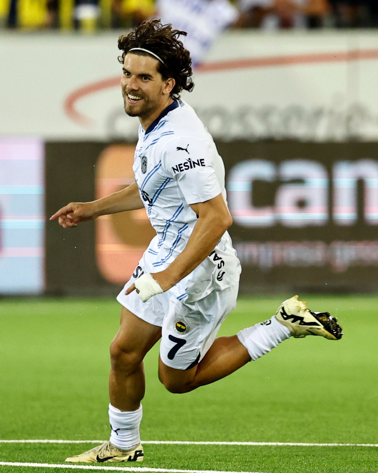 Youssef En-Nesyri transferi bitti! Yıldız oyuncu İstanbul'a geliyor! Taraftarlar havalimanına akın edecek 4