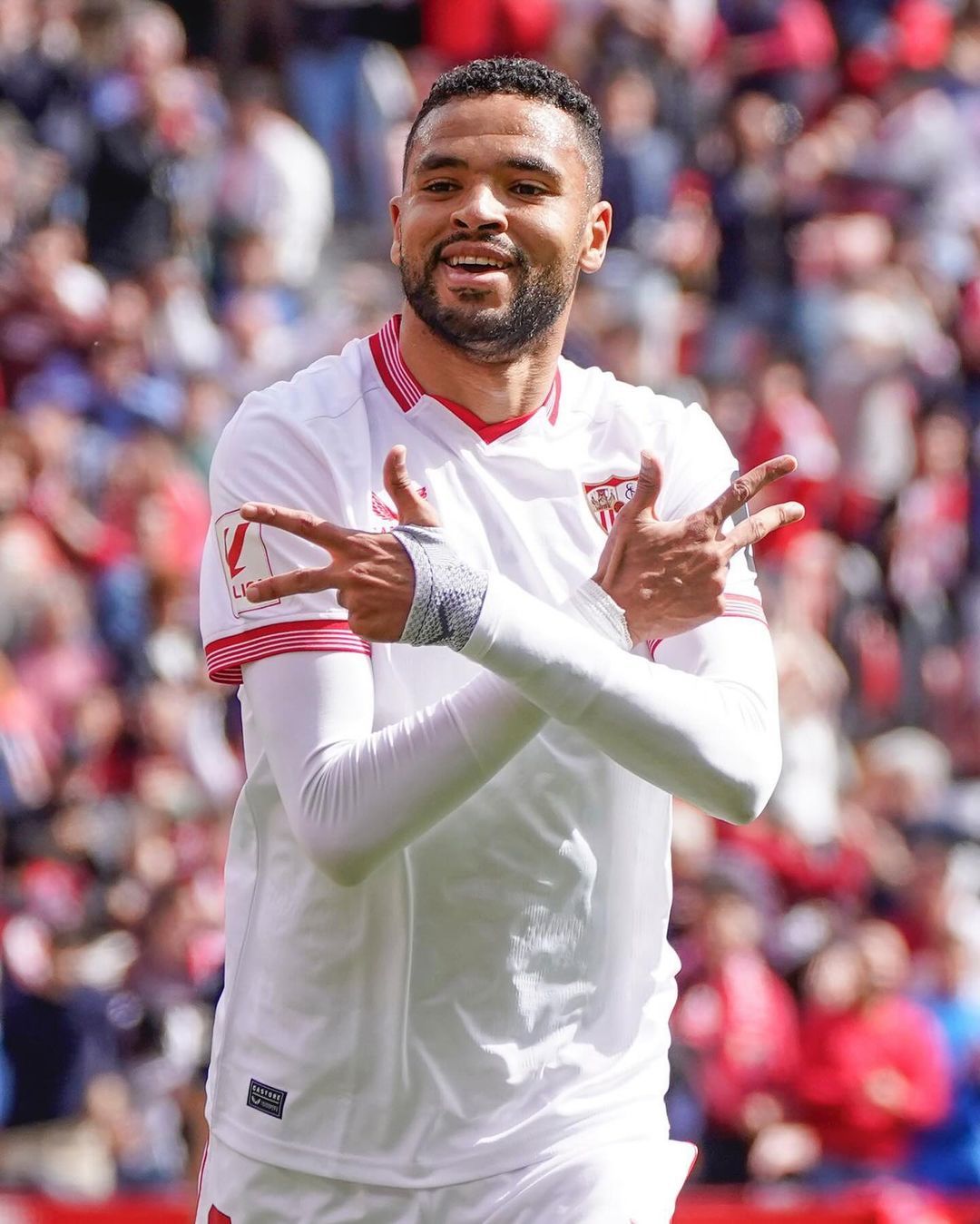 Youssef En-Nesyri transferi bitti! Yıldız oyuncu İstanbul'a geliyor! Taraftarlar havalimanına akın edecek 8