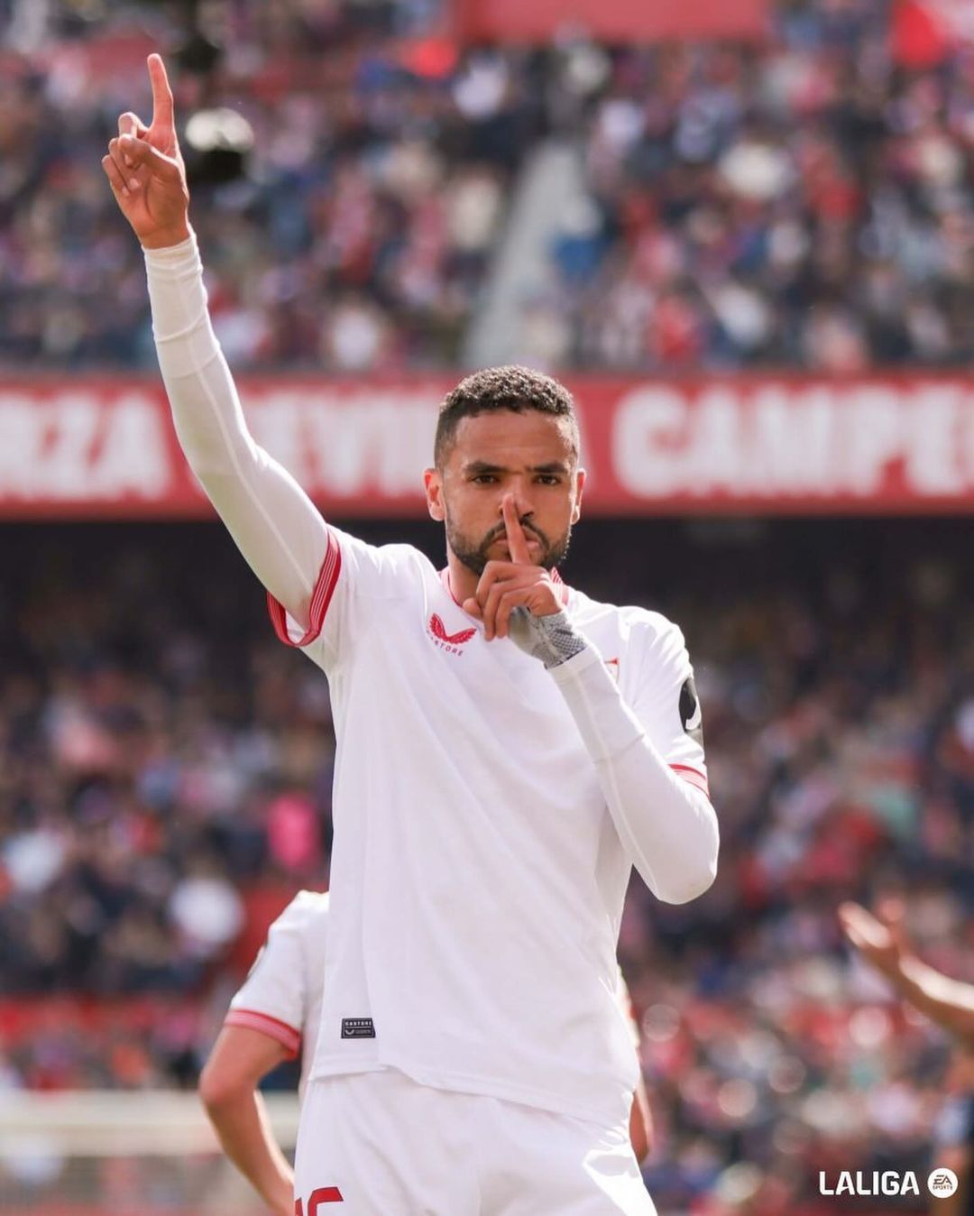 Youssef En-Nesyri transferi bitti! Yıldız oyuncu İstanbul'a geliyor! Taraftarlar havalimanına akın edecek 7