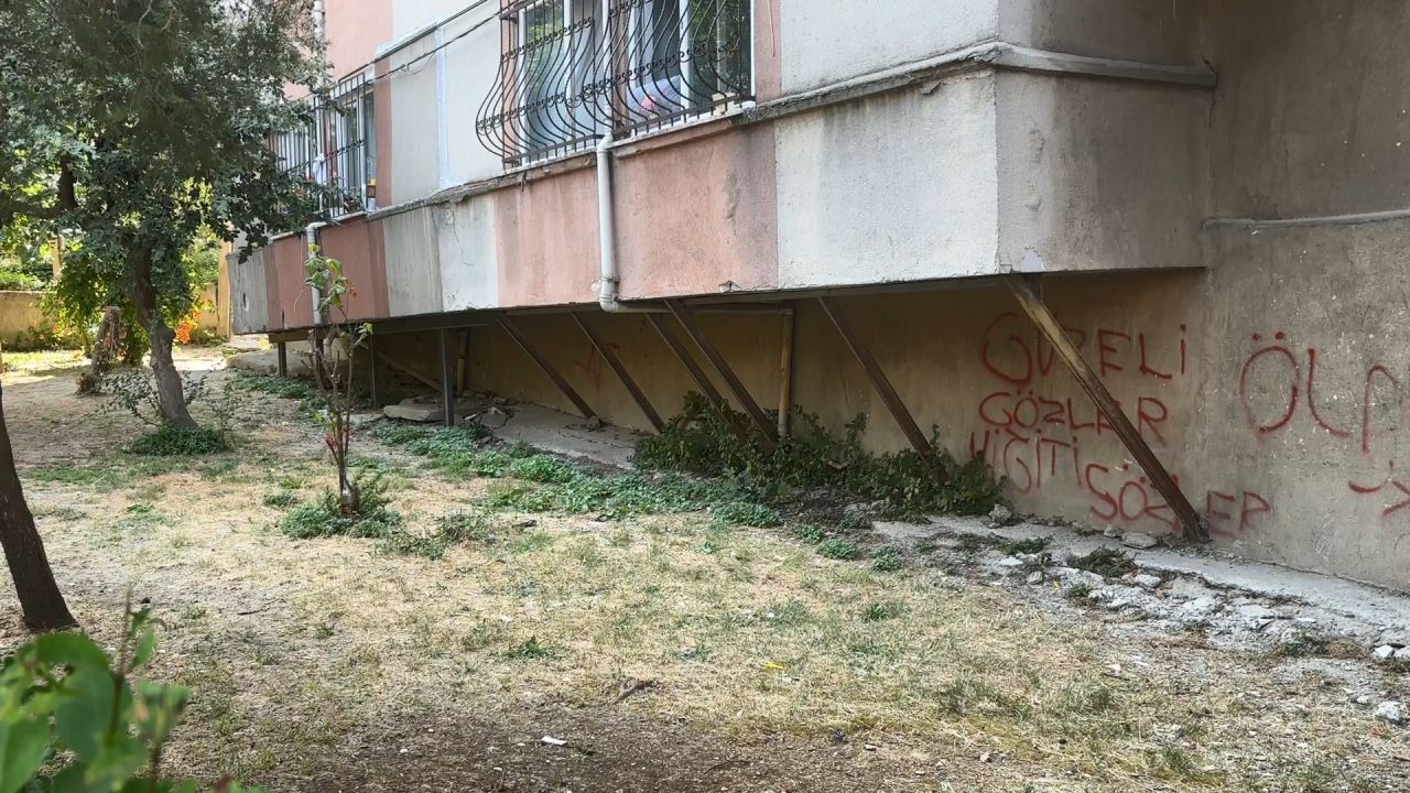Bahçelievler'de yüzlerce kişinin oturduğu sitede binaların cephesinde çatlak, zemininde boşluk oluştu 7
