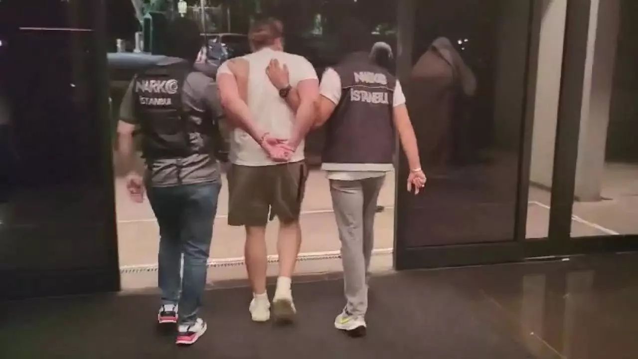 Interpol'ün kırmızı bültenle aradığı çete lideri İstanbul'da yakalandı! 1