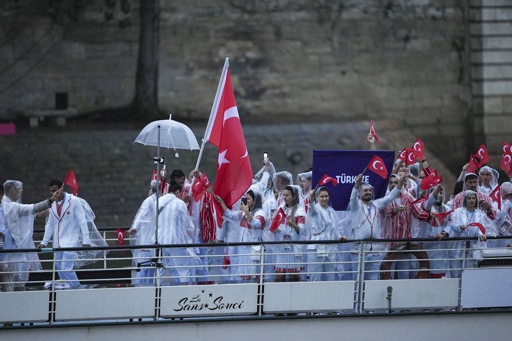 Milliler, 2024 Paris Olimpiyat Oyunları'nın açılışına damga vurdu: İşte Ay-Yıldızlı kafilemiz... 10
