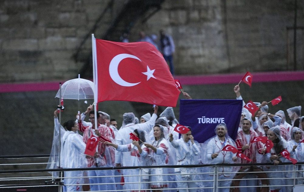 Milliler, 2024 Paris Olimpiyat Oyunları'nın açılışına damga vurdu: İşte Ay-Yıldızlı kafilemiz... 11