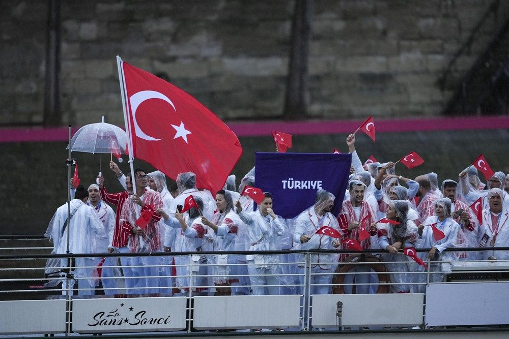Milliler, 2024 Paris Olimpiyat Oyunları'nın açılışına damga vurdu: İşte Ay-Yıldızlı kafilemiz... 12