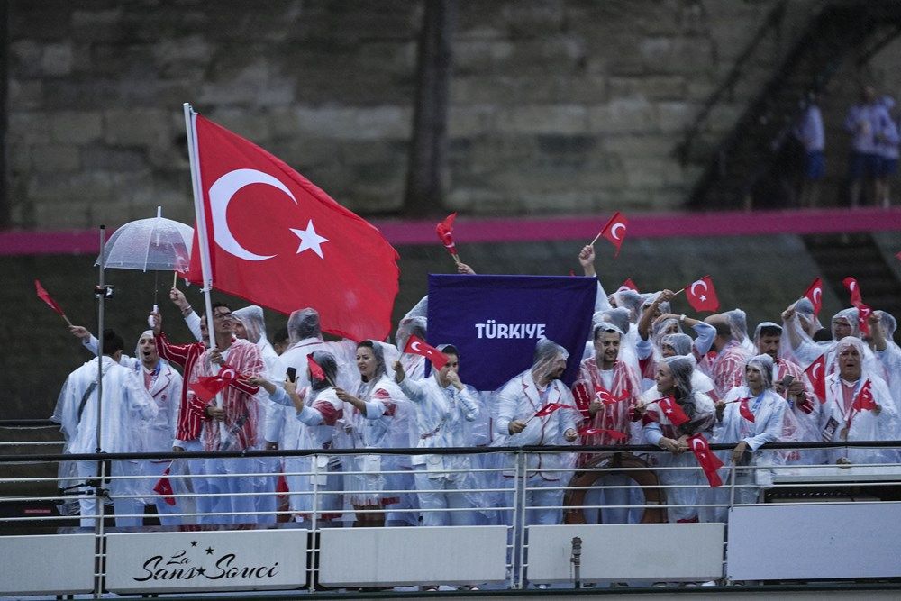 Milliler, 2024 Paris Olimpiyat Oyunları'nın açılışına damga vurdu: İşte Ay-Yıldızlı kafilemiz... 13