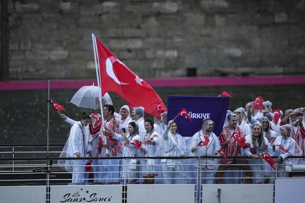 Milliler, 2024 Paris Olimpiyat Oyunları'nın açılışına damga vurdu: İşte Ay-Yıldızlı kafilemiz... 14