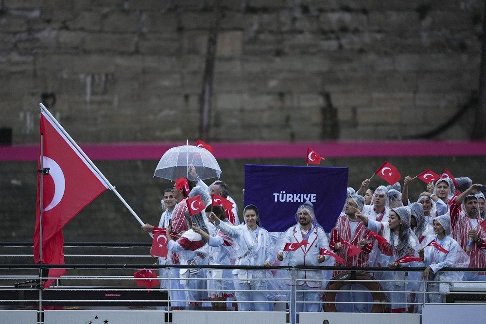 Milliler, 2024 Paris Olimpiyat Oyunları'nın açılışına damga vurdu: İşte Ay-Yıldızlı kafilemiz... 16