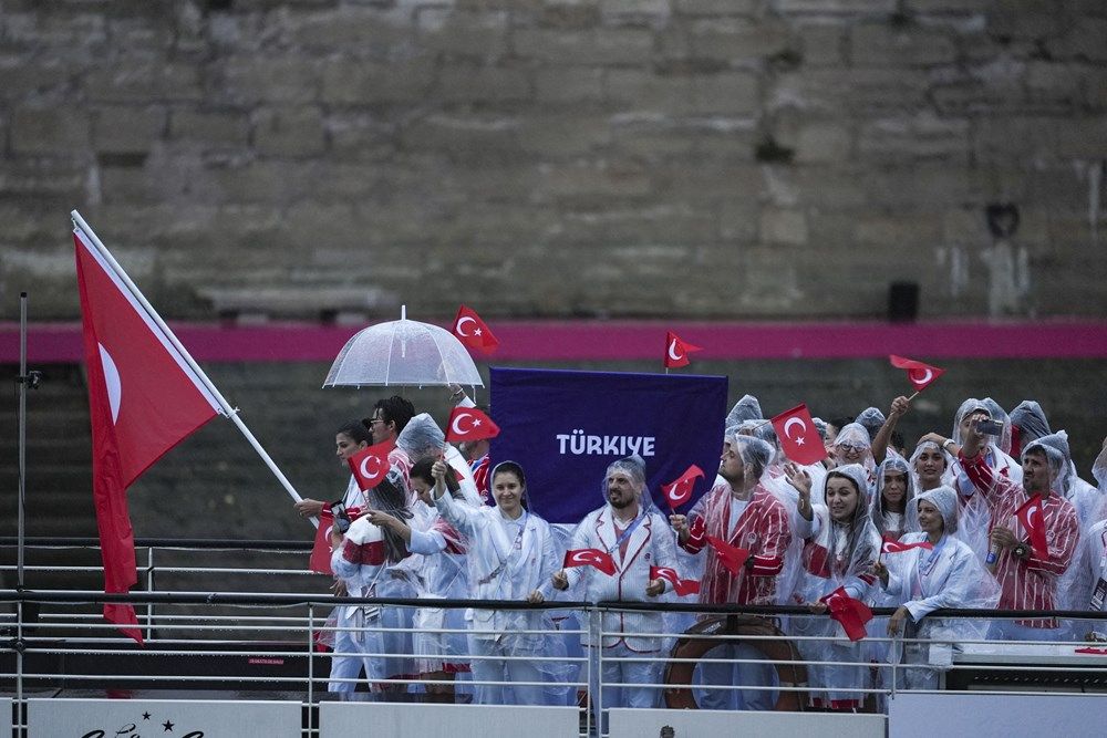 Milliler, 2024 Paris Olimpiyat Oyunları'nın açılışına damga vurdu: İşte Ay-Yıldızlı kafilemiz... 17