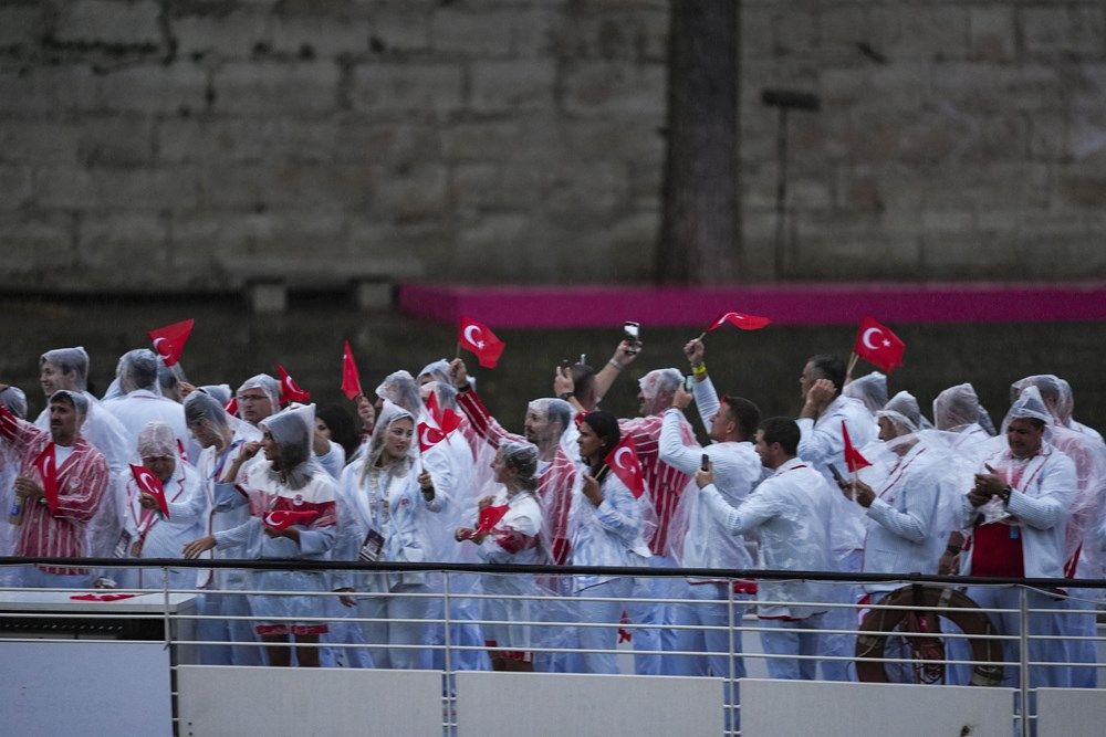 Milliler, 2024 Paris Olimpiyat Oyunları'nın açılışına damga vurdu: İşte Ay-Yıldızlı kafilemiz... 18