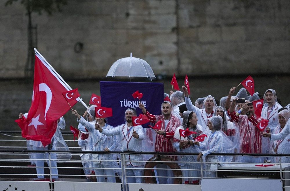 Milliler, 2024 Paris Olimpiyat Oyunları'nın açılışına damga vurdu: İşte Ay-Yıldızlı kafilemiz... 20