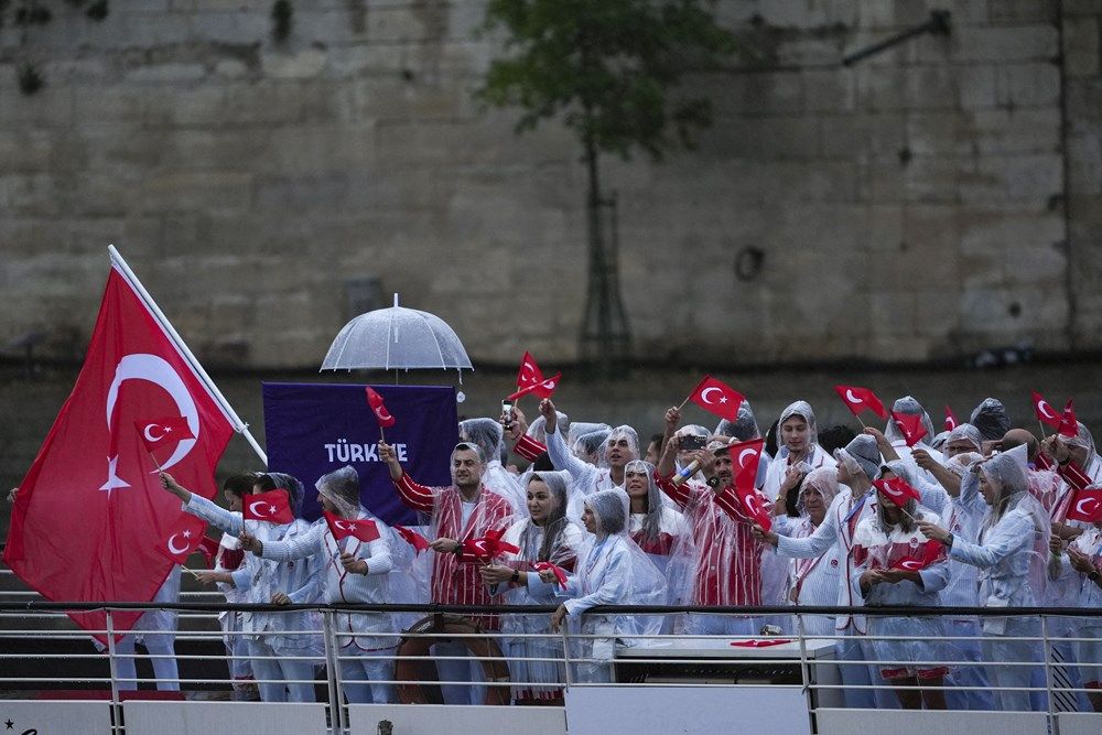 Milliler, 2024 Paris Olimpiyat Oyunları'nın açılışına damga vurdu: İşte Ay-Yıldızlı kafilemiz... 21