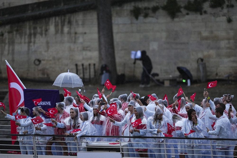 Milliler, 2024 Paris Olimpiyat Oyunları'nın açılışına damga vurdu: İşte Ay-Yıldızlı kafilemiz... 23