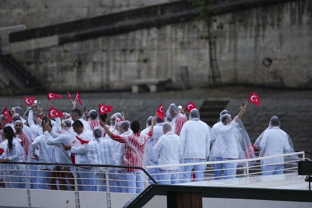 Milliler, 2024 Paris Olimpiyat Oyunları'nın açılışına damga vurdu: İşte Ay-Yıldızlı kafilemiz... 24