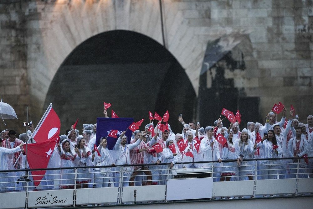 Milliler, 2024 Paris Olimpiyat Oyunları'nın açılışına damga vurdu: İşte Ay-Yıldızlı kafilemiz... 9
