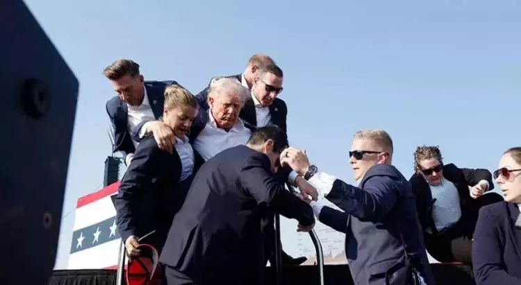Trump, suikast girişimi sonrası ilk kez bandajsız görüntülendi! Yeni iddialar kafaları karıştırdı... 5