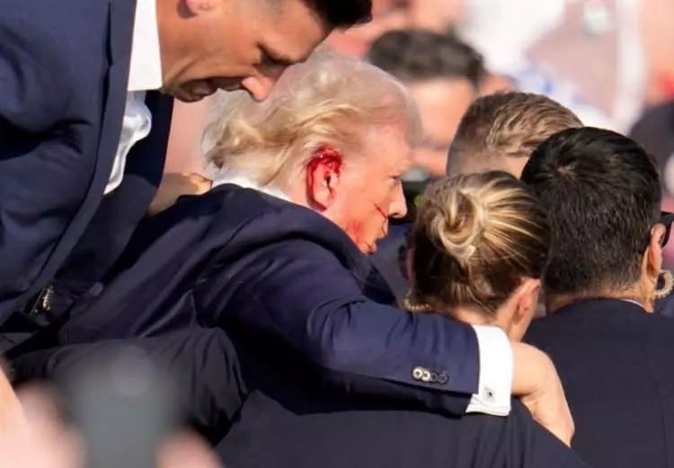 Trump, suikast girişimi sonrası ilk kez bandajsız görüntülendi! Yeni iddialar kafaları karıştırdı... 4