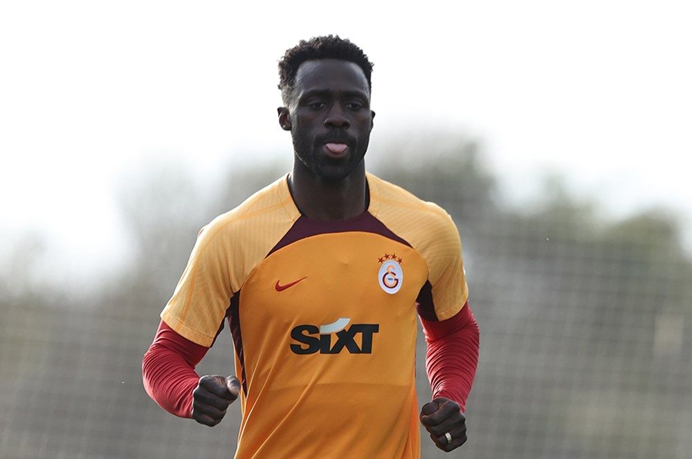 Galatasaray'da ikinci Victor Nelsson vakası! Okan Buruk kesinlikle transfere izin vermiyor: Yönetim oyuncuyla özel görüşme yapacak 4