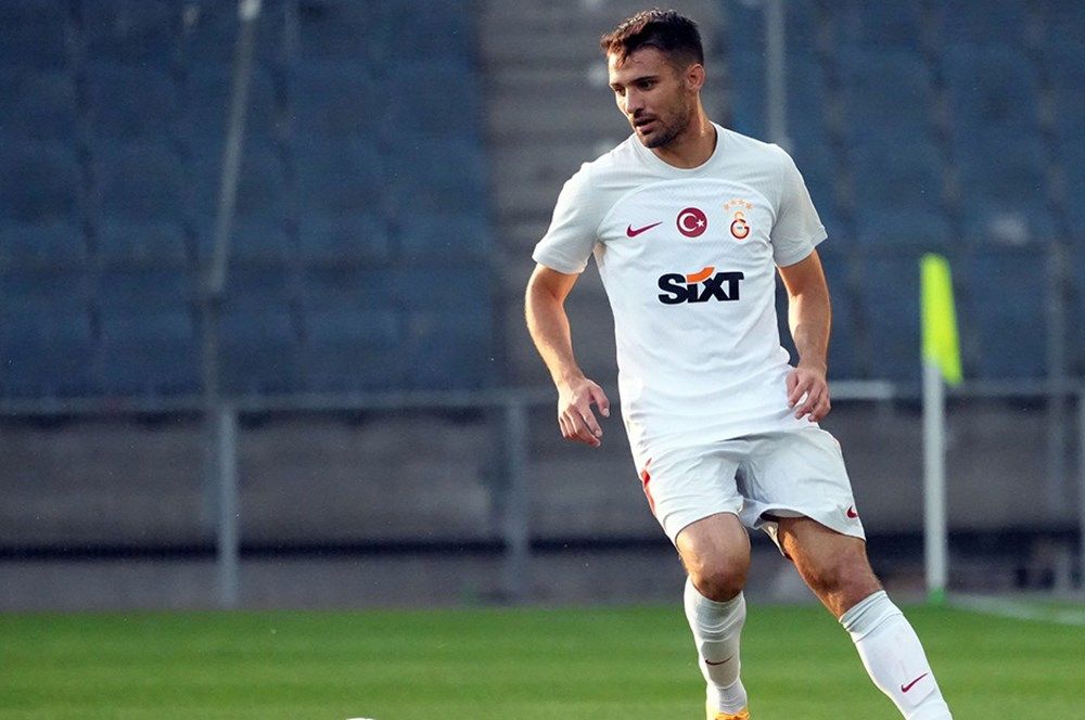 Okan Buruk daha fazla dayanamadı ve gönderilmesini istedi! Fatih Terim'in gözdesi olarak transfer edilen yıldız oyuncu Galatasaray'a veda ediyor 8