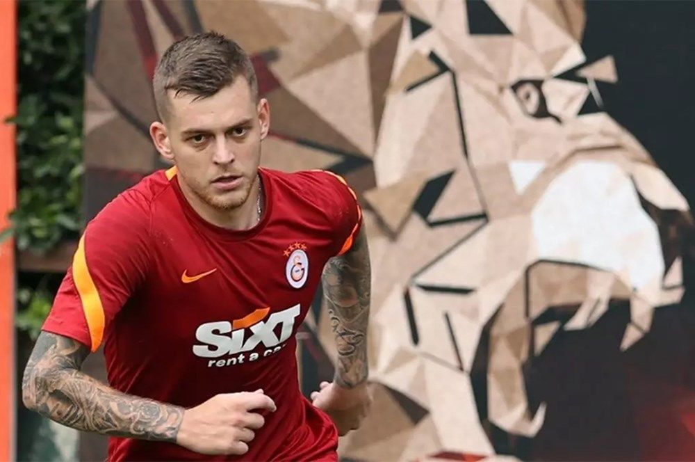 Okan Buruk daha fazla dayanamadı ve gönderilmesini istedi! Fatih Terim'in gözdesi olarak transfer edilen yıldız oyuncu Galatasaray'a veda ediyor 5