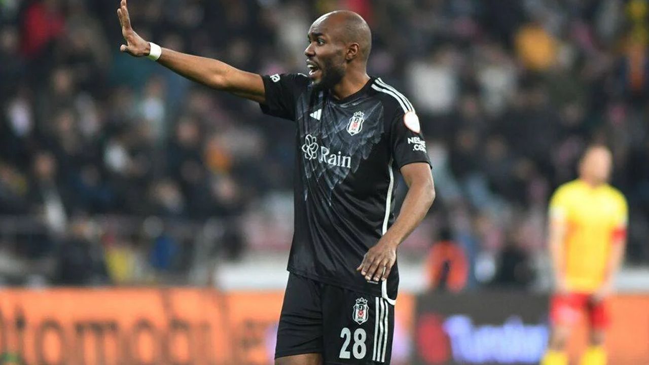 Beşiktaş'ın Süper Kupa maçı ilk 11'i belli oldu! Giovanni van Bronckhorst Semih Kılıçsoy için kararını verdi: Tüm gözler genç yıldızın üzerinde olacak 9