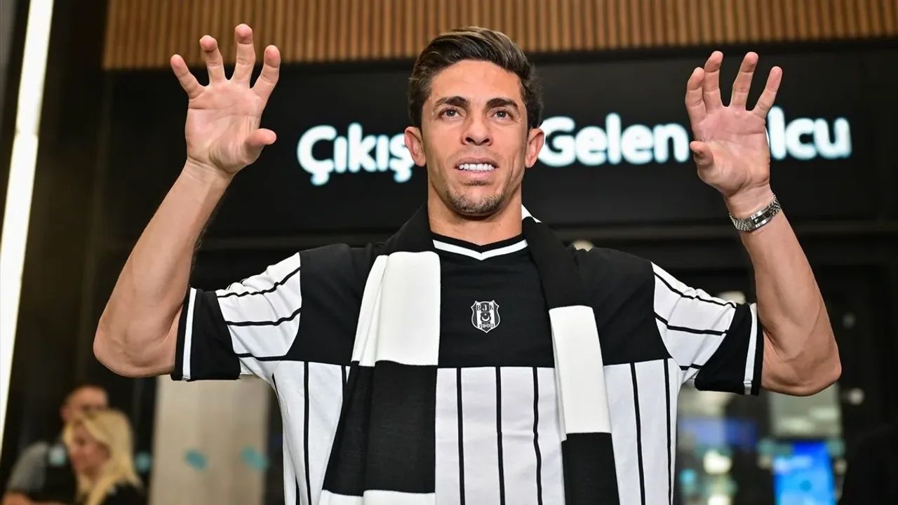 Beşiktaş'ın Süper Kupa maçı ilk 11'i belli oldu! Giovanni van Bronckhorst Semih Kılıçsoy için kararını verdi: Tüm gözler genç yıldızın üzerinde olacak 5