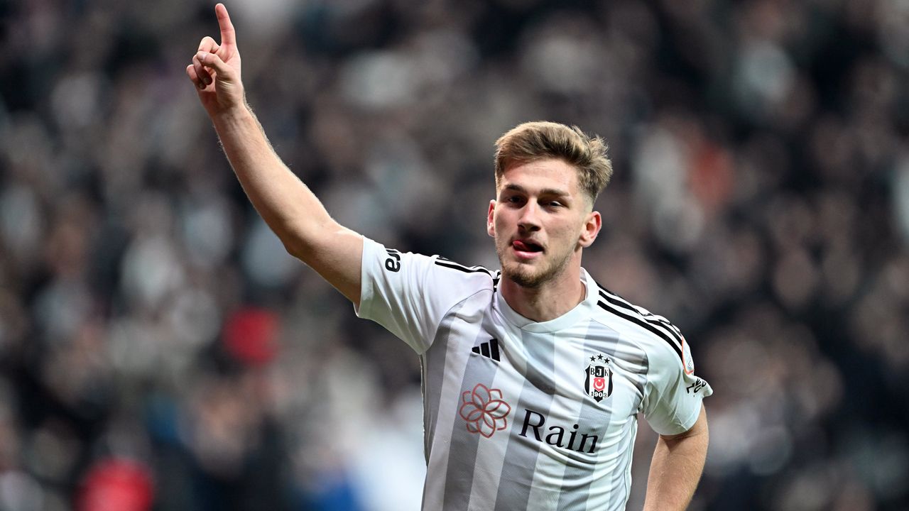 Beşiktaş'ın Süper Kupa maçı ilk 11'i belli oldu! Giovanni van Bronckhorst Semih Kılıçsoy için kararını verdi: Tüm gözler genç yıldızın üzerinde olacak 12