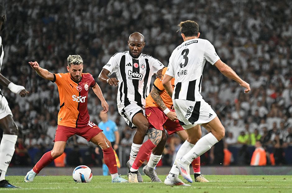“Bu ağır yenilgi tamamen Okan Buruk’a yazar! Berkan Kutlu fantezisi Galatasaray’ı yaktı: Maç sabaha kadar oynansa hiçbir şey değişmezdi” 7