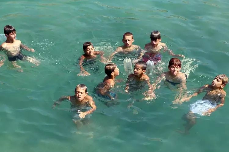 Van Gölü'ne giren esmer çocuklar sarışın oluyor! Nedeni şoke etti... 8