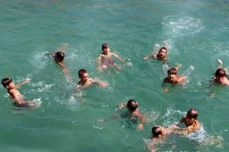 Van Gölü'ne giren esmer çocuklar sarışın oluyor! Nedeni şoke etti... 9