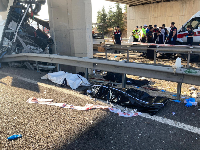 Ankara Polatlı'daki katliam gibi kazada korkunç detay! "Şoförün uyuduğu ihtimali değerlendiriliyor" 6