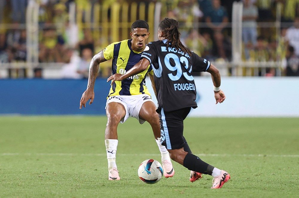 Hakemler Jayden Oosterwolde'nin pozisyonunu yorumladı: "Bu hareketlere kırmızı kart gösterilmesi gerekiyor! Fenerbahçe 10 kişi kalsa kimse bir şey diyemez" 2