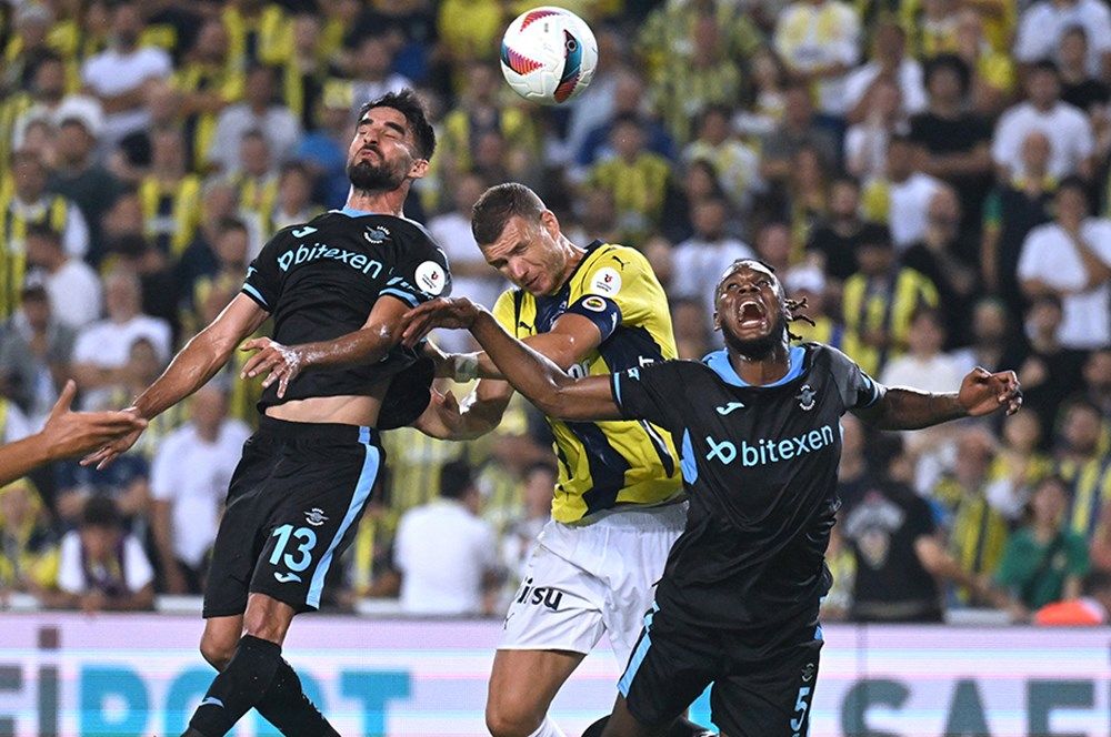 Hakemler Jayden Oosterwolde'nin pozisyonunu yorumladı: "Bu hareketlere kırmızı kart gösterilmesi gerekiyor! Fenerbahçe 10 kişi kalsa kimse bir şey diyemez" 4