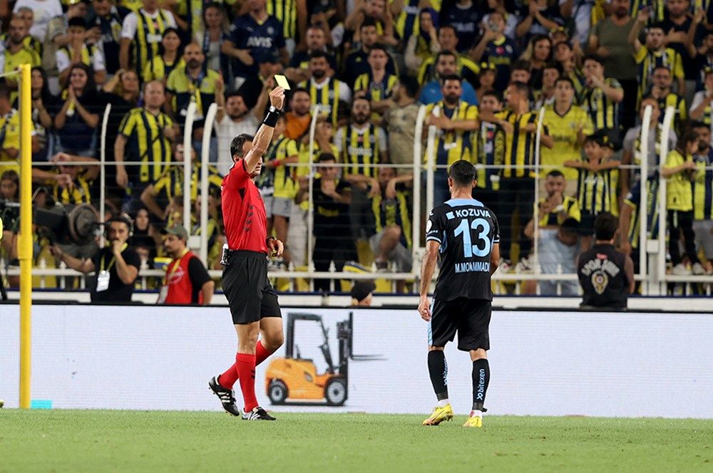 Hakemler Jayden Oosterwolde'nin pozisyonunu yorumladı: "Bu hareketlere kırmızı kart gösterilmesi gerekiyor! Fenerbahçe 10 kişi kalsa kimse bir şey diyemez" 3