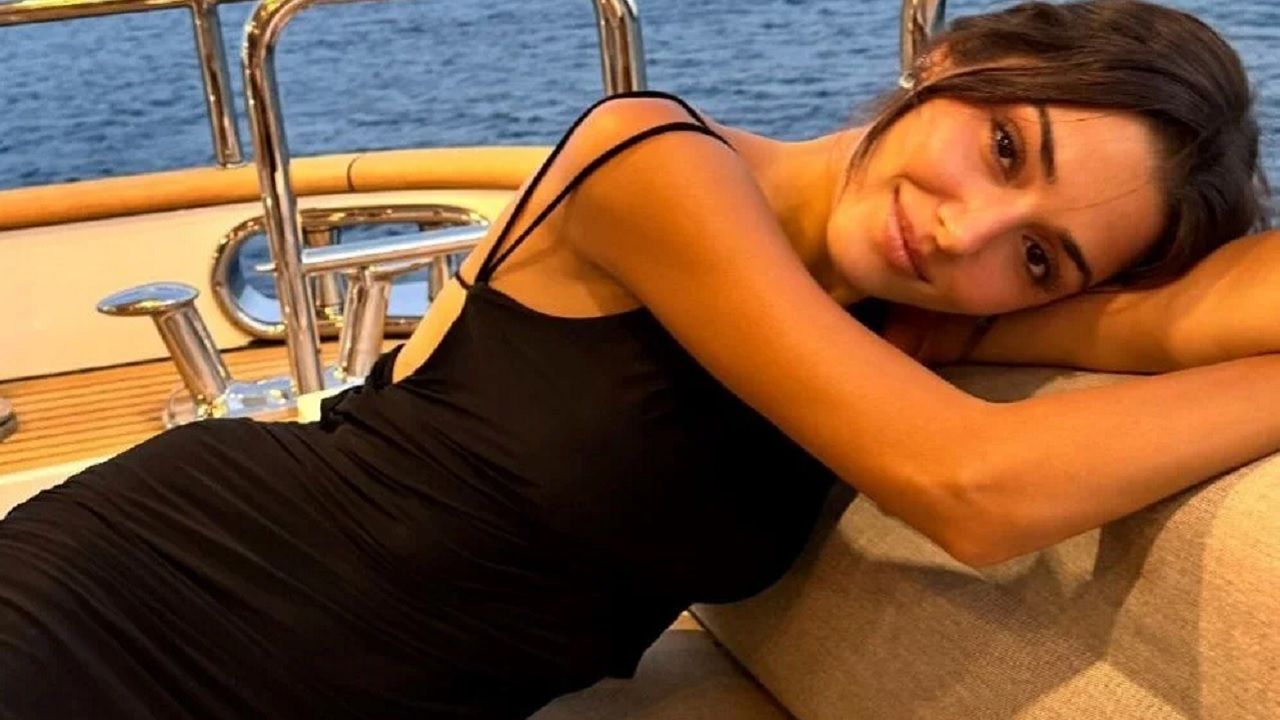 Hande Erçel'in bikinili pozu sosyal medyayı salladı! "Su gibisin" 1