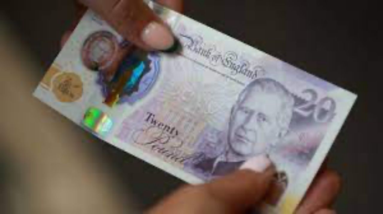 Kral Charles'ın banknotları açık artırmada rekor fiyata satıldı 4