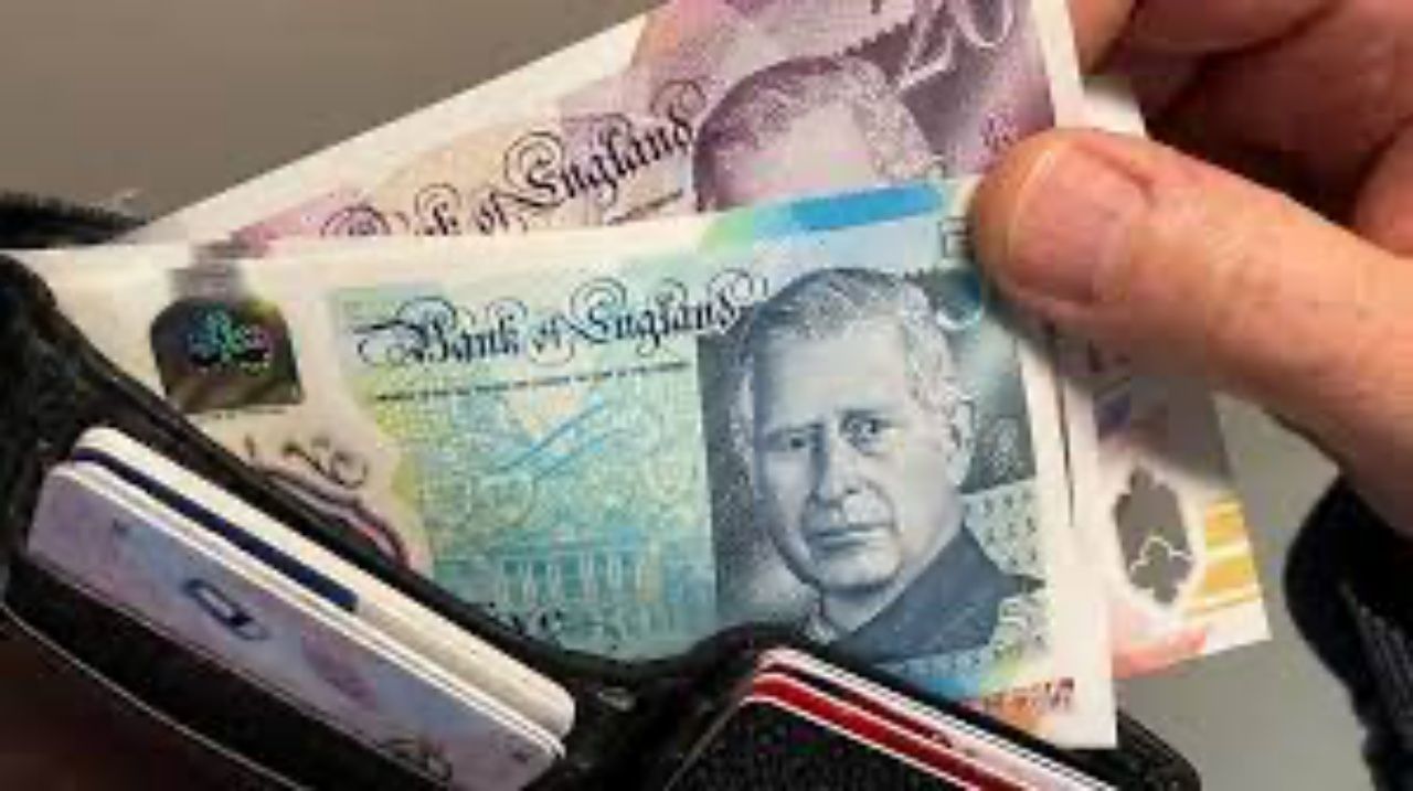 Kral Charles'ın banknotları açık artırmada rekor fiyata satıldı 5
