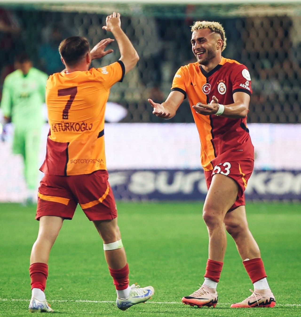 Ahmet Çakar: “Kerem Demirbay’ın hareketi tartışmasız kırmızı kart! Galatasaray mücadeleyi 10 kişi tamamlamalıydı! Cepheden rakibin diz kapağına vuruyor…” 5
