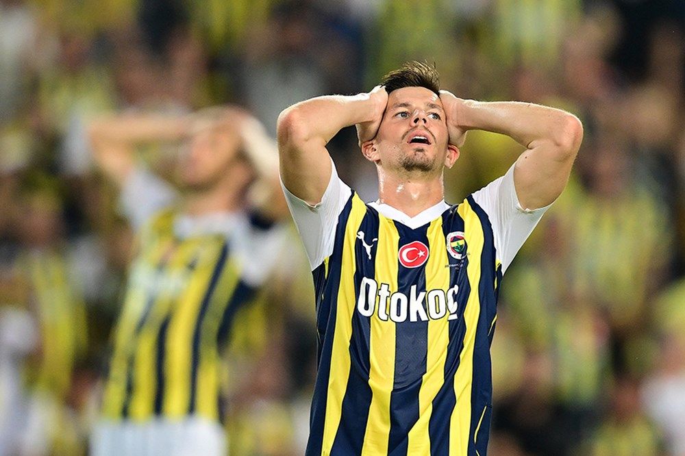 Jose Mourinho 8 futbolcunun üzeri çizdi: Fenerbahçe'de 17 milyon euroluk operasyon! 9