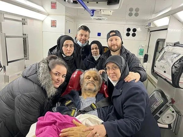 Hiçbir vatandaşını zorda bırakmadı... Türkiye'nin hafızalara kazınan ambulans uçak operasyonları! 10