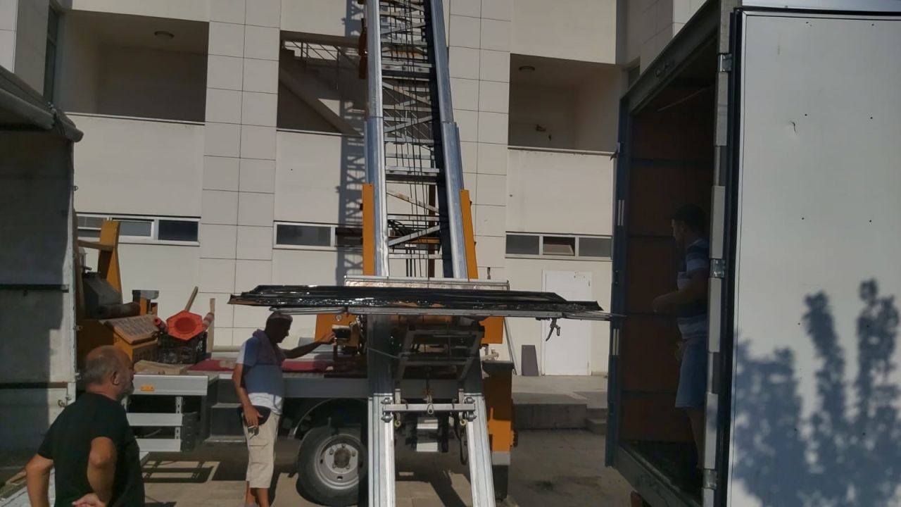CHP'li belediyeye haciz şoku! Belediye Başkanının makam odasındaki eşyalar alındı 2