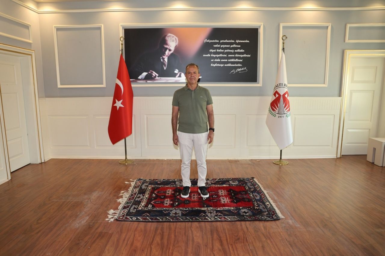 CHP'li belediyeye haciz şoku! Belediye Başkanının makam odasındaki eşyalar alındı 5