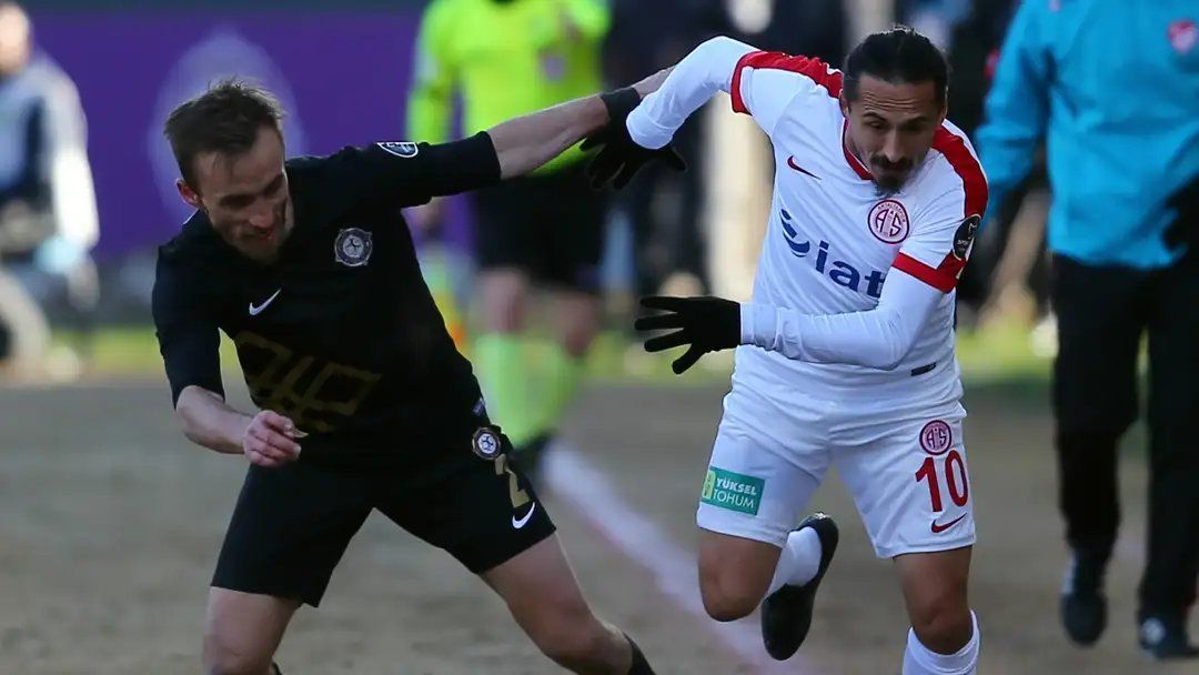 Galatasaray'ın aldığına bin pişman olduğu futbolcular! Her biri büyük umutlarla gelmişti, taraftarlara saç baş yoldurdular: Bazıları maça bile çıkmadan kaçtı 17