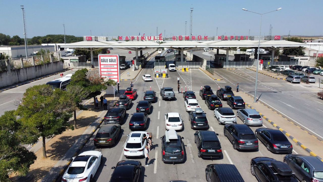 Gurbetçilerin dönüş yolculuğu başladı! Sınır kapılarında yoğunluk... 5