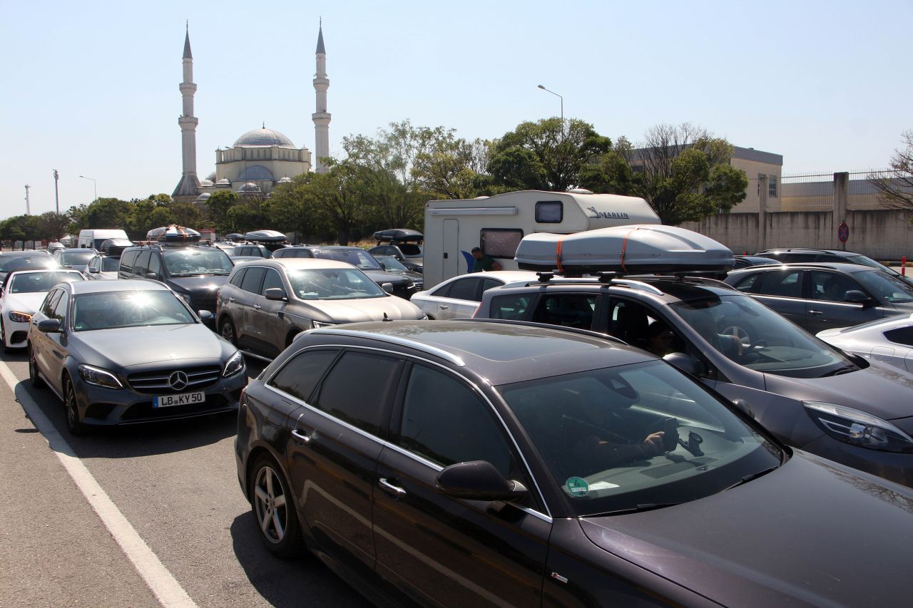 Gurbetçilerin dönüş yolculuğu başladı! Sınır kapılarında yoğunluk... 7