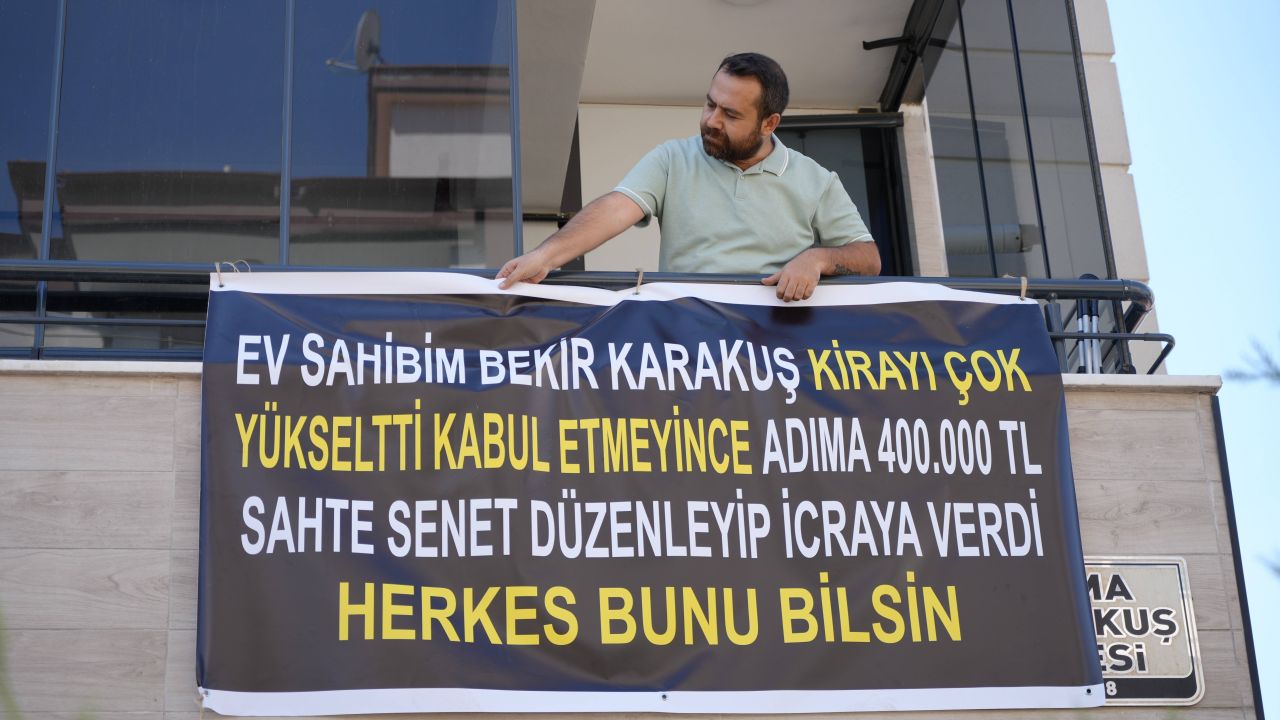 Ev sahibinden kiracısına akılalmaz kumpas! İsyan etti balkonuna pankart astı 2